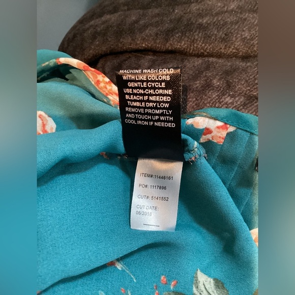 Torrid flutter sleeve scoop neck with pleats Woman’s size 00 M/L 10 - Picture 10 of 11